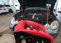 Automotive air conditioning service